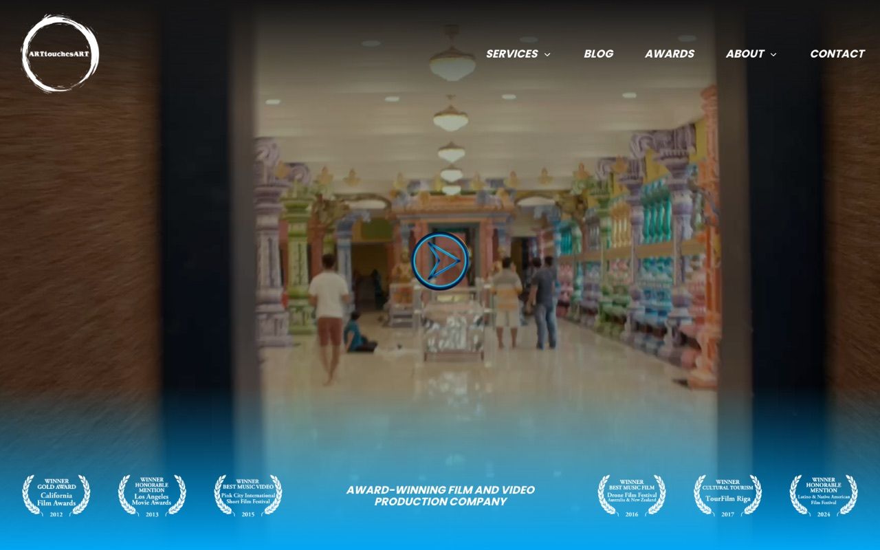 Screenshot of the ARTtouchesART homepage
